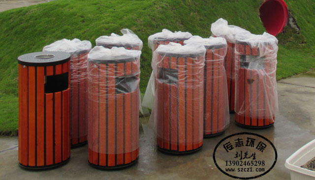 戶外圓柱形鋼木垃圾桶